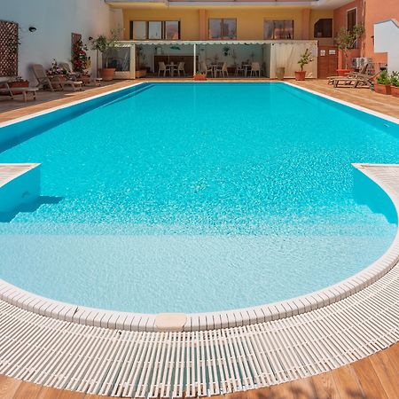 Cristal Blu Aparthotel Santa Teresa Gallura Exteriör bild