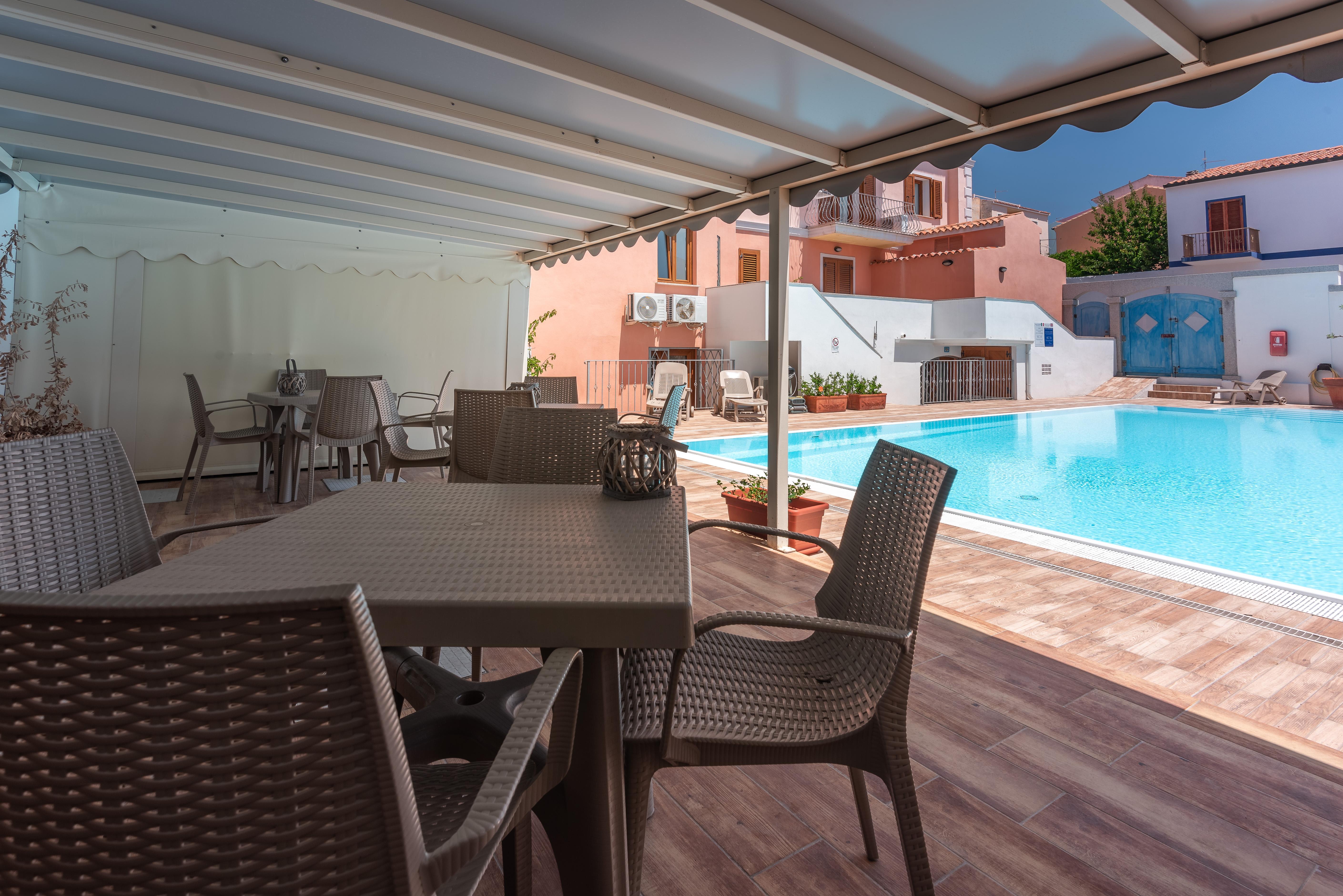 Cristal Blu Aparthotel Santa Teresa Gallura Exteriör bild