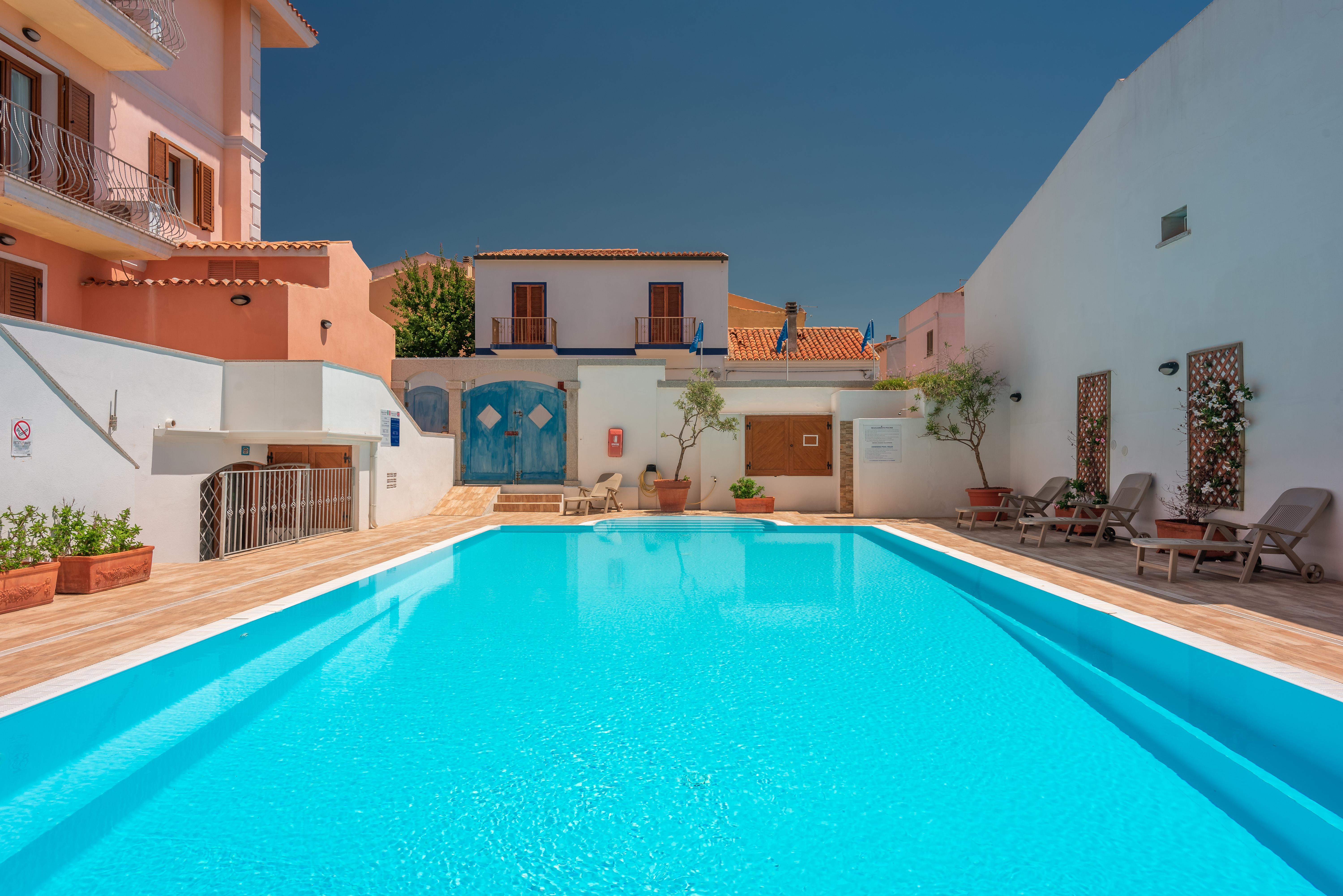 Cristal Blu Aparthotel Santa Teresa Gallura Exteriör bild