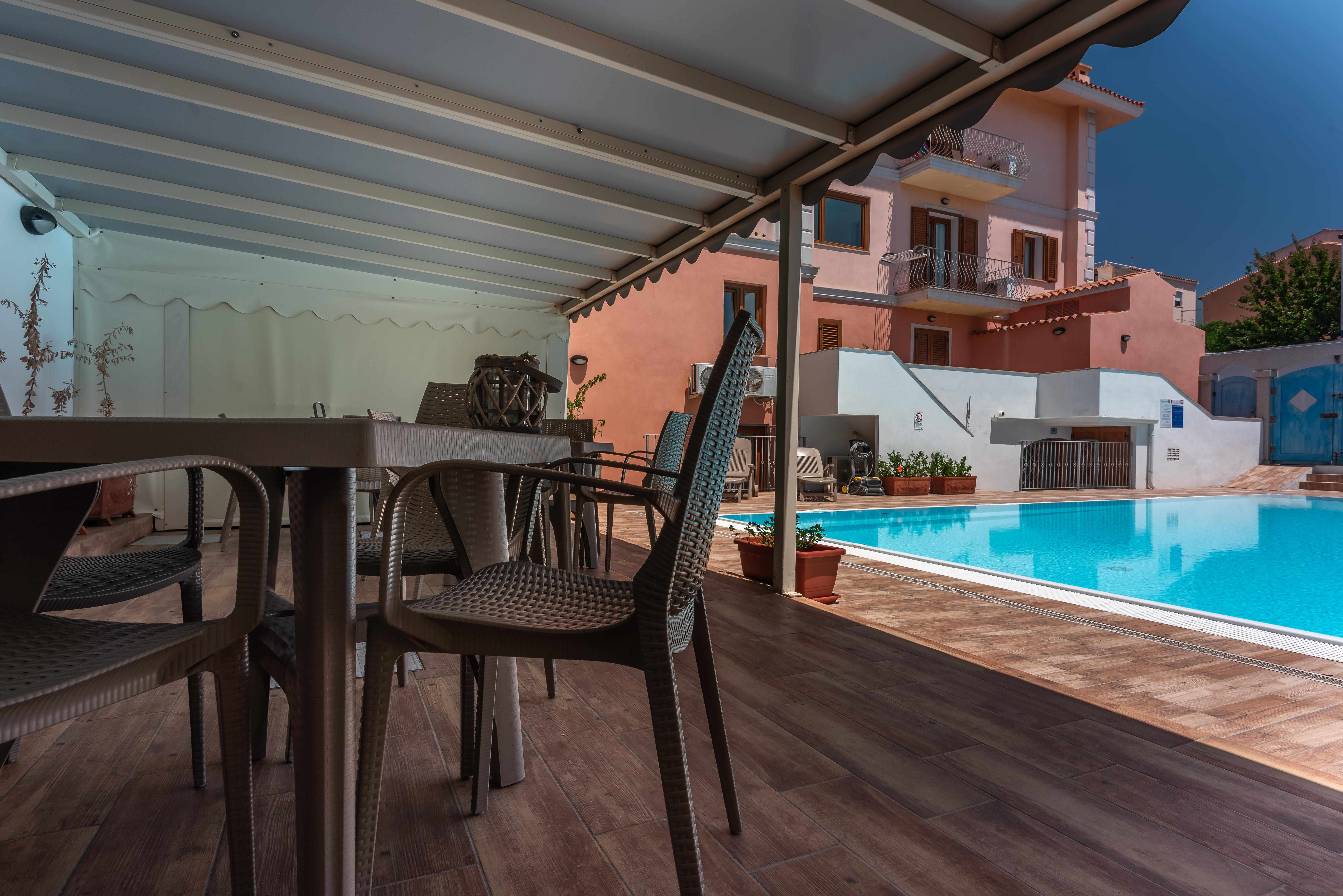 Cristal Blu Aparthotel Santa Teresa Gallura Exteriör bild