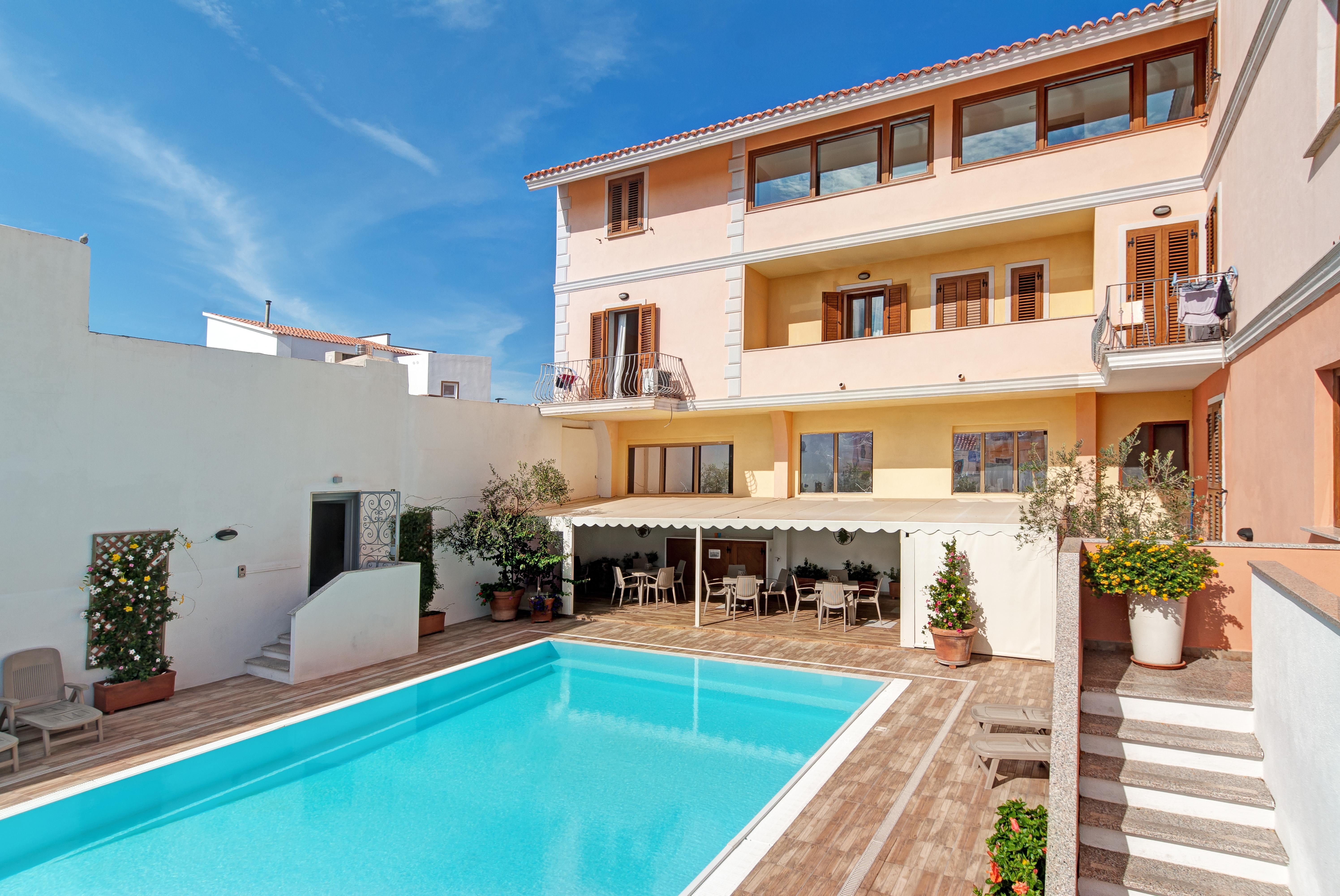 Cristal Blu Aparthotel Santa Teresa Gallura Exteriör bild